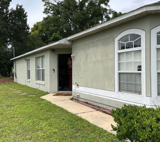 before view of exterior painting in Florida